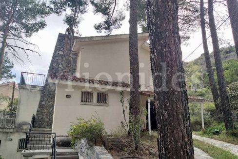Evgenios Vrionides Real Estate Ltd 3 Bedroom Villa At Fylagra Pelendri 01