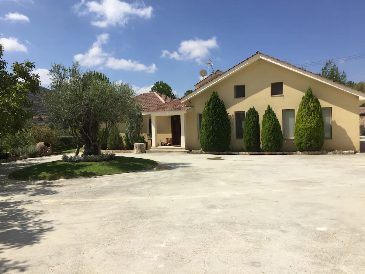 7 bedroom luxury villa for sale in Agia Mavri area in Koilani for sale
