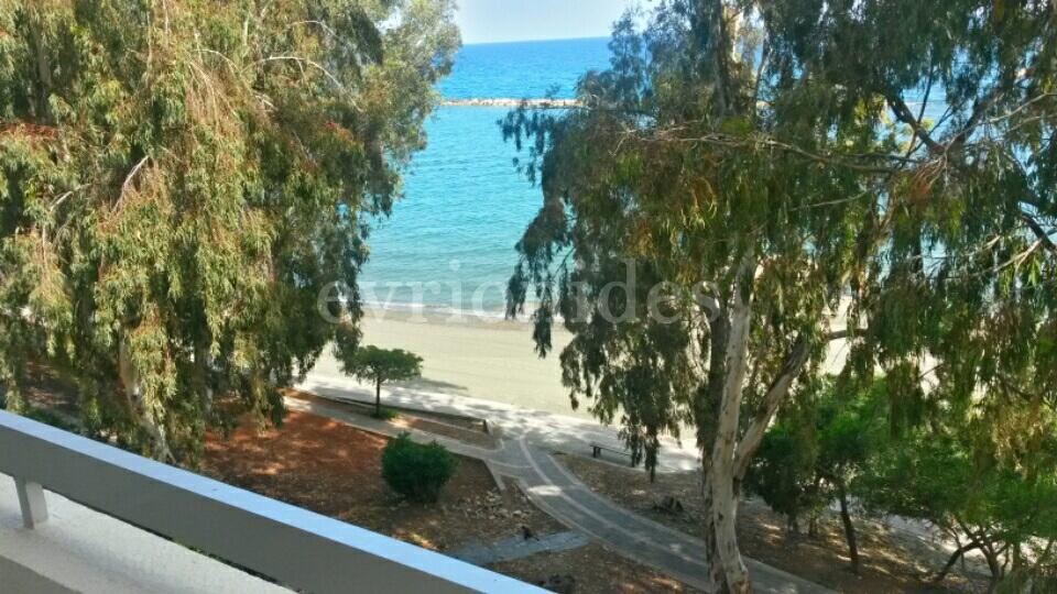 3 bedroom beachfront apartment in Agios Tychonas