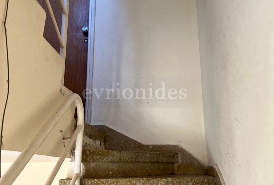 Evgenios Vrionides Real Estate Ltd Top Floor 3 Bedroom Apartment In Ekali Area 02