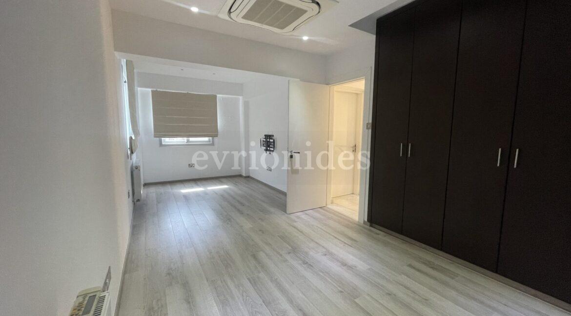 Evgenios Vrionides Real Estate Ltd A Luxury 2 Storey House In Ayios Athanasios 07