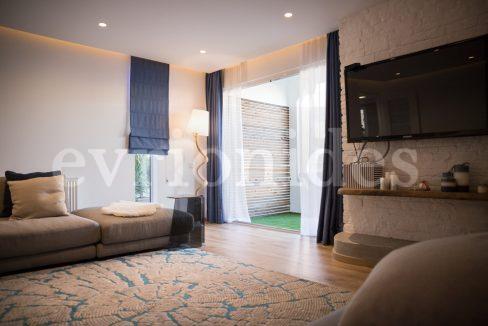 Evgenios Vrionides Real Estate Ltd 3 Bedroom First Floor Apartment Fully Renovated 07