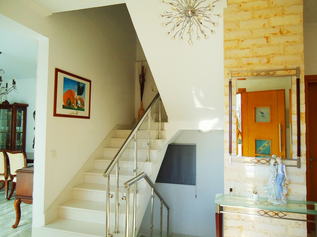 Evgenios Vrionides Real Estate Ltd 5 Bedroom Villa Located At Mesovounia Hills 07